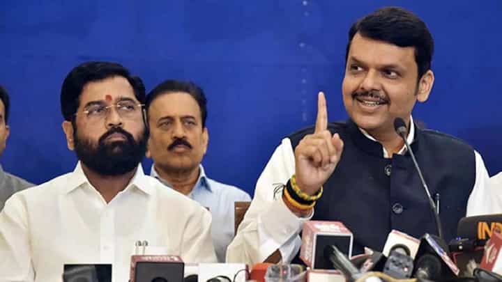 'गल्लीतल्या नेत्यांनी मर्यादा सांभाळाव्यात', शिवसेनेच्या नेत्यानं कुणाला सुनावलं? 'गल्लीतल्या नेत्यांनी मर्यादा सांभाळाव्यात', शिवसेनेच्या नेत्यानं कुणाला सुनावलं?