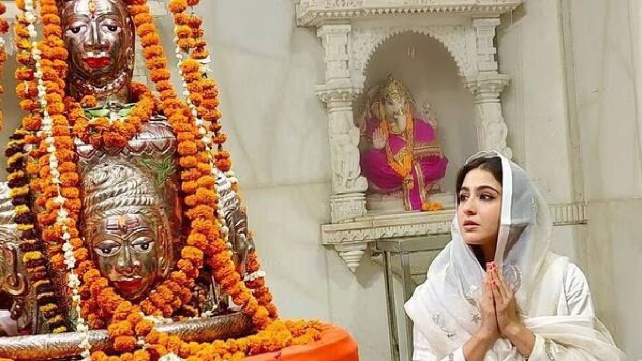 आता शेवटी सारा अली खान हिने मंदिरात जाण्याच्या प्रकरणावर माैन सोडले आहे. सारा अली खान हिचा जरा हटके जरा बचके हा चित्रपट प्रेक्षकांना प्रचंड आवडला. 