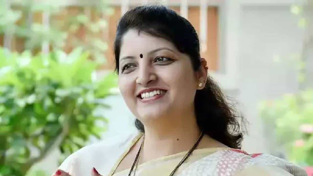 Special Report | रुपाली चाकणकर यांना आमदार व्हावसं वाटतंय, पण तिकीट कोण देणार? Special Report | रुपाली चाकणकर यांना आमदार व्हावसं वाटतंय, पण तिकीट कोण देणार?