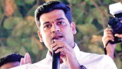 मोठी बातमी ! जाहिरातीवरुन उलटसुलट चर्चा, श्रीकांत शिंदे दिल्लीला रवाना