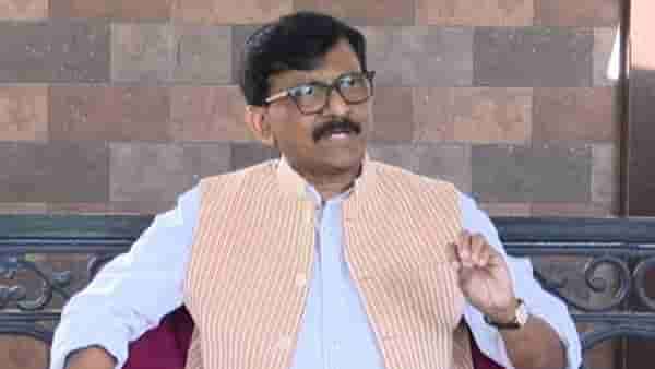 मुंडे कुटुंबाचं राजकारणातील अस्तित्व संपवण्यासाठी दिल्लीतून...; संजय राऊत यांचा मोठा दावा काय?