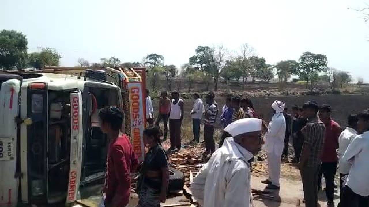 सैलानी बाबाच्या दर्ग्यावर चालले होते भाविक, वळणावर वाहनावरील नियंत्रण सुटले अन्...