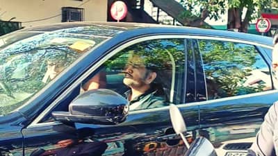 MS Dhoni : उगाच नाही लाखो दिलांचा चाहता! मुंबईच्या सिग्नलवर माहीच्या त्याकृतीने जिंकलं सर्वांचं मन, व्हिडीओ होतोय व्हायरल!