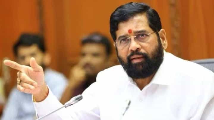मुख्यमंत्री शिंदे यांच्यावर टीका करणाऱ्या खासदाराची 'या' नेत्यानं लायकीच काढली; म्हणाला, ‘लायकी नाही’ मुख्यमंत्री शिंदे यांच्यावर टीका करणाऱ्या खासदाराची 'या' नेत्यानं लायकीच काढली; म्हणाला, ‘लायकी नाही’