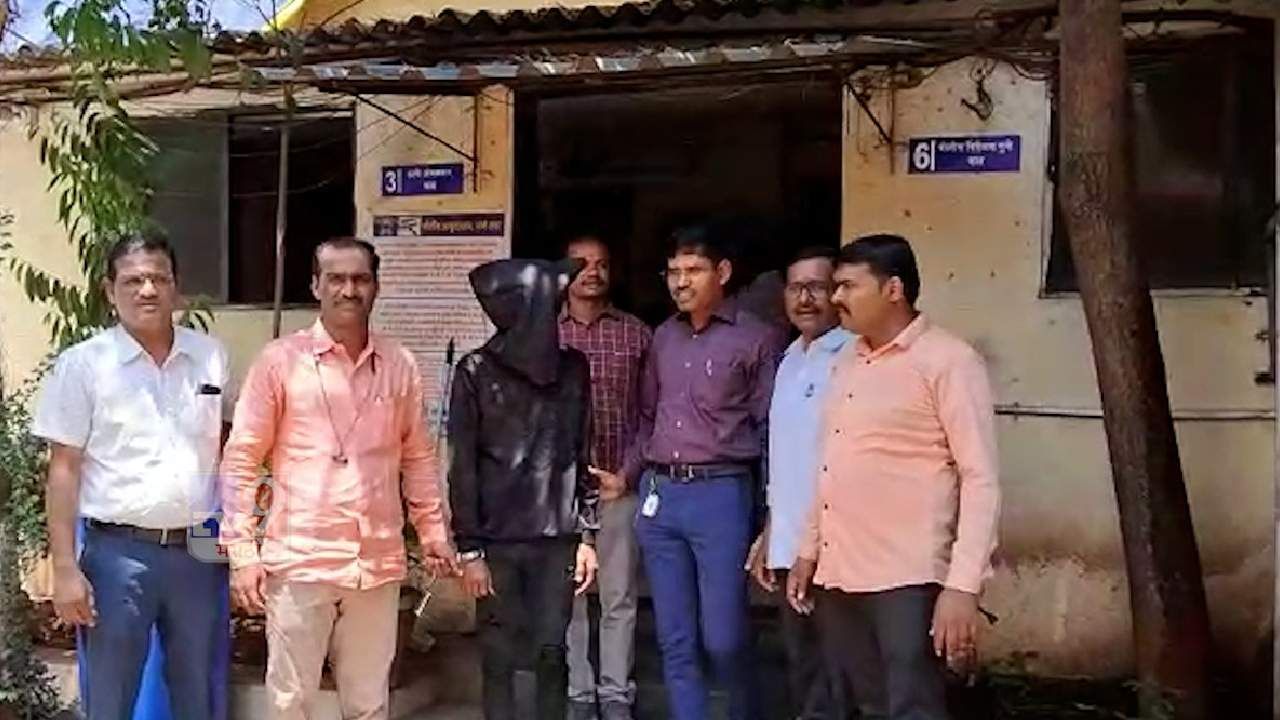 रिल्स बनवताना काळजी घ्या, नाहीतर होऊ शकते जेलवारी, असा रिल्स बनवणे पडले महागात रिल्स बनवताना काळजी घ्या, नाहीतर होऊ शकते जेलवारी, असा रिल्स बनवणे पडले महागात