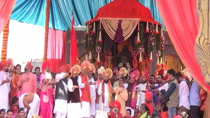 रायगडावरील सनातन धर्माच्या शपथेवरून जितेंद्र आव्हाड यांची टीका; म्हणाले, शिवरायांचा राज्याभिषेक... रायगडावरील सनातन धर्माच्या शपथेवरून जितेंद्र आव्हाड यांची टीका; म्हणाले, शिवरायांचा राज्याभिषेक...