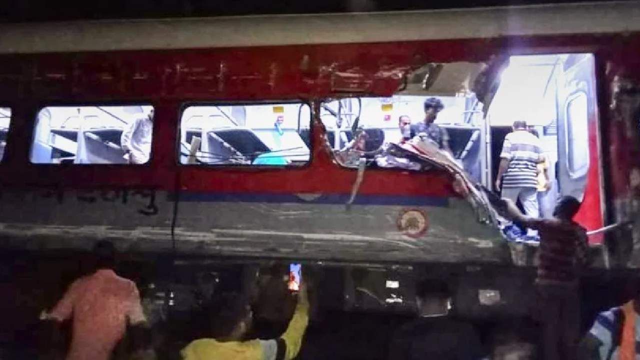 Coromandel Express Accident : कोरोमंडल एक्स्प्रेस अपघातात सुमारे ५० प्रवाशांचा मृत्यू, रेल्वेमंत्र्यांनी आर्थिक मदत केली जाहीर