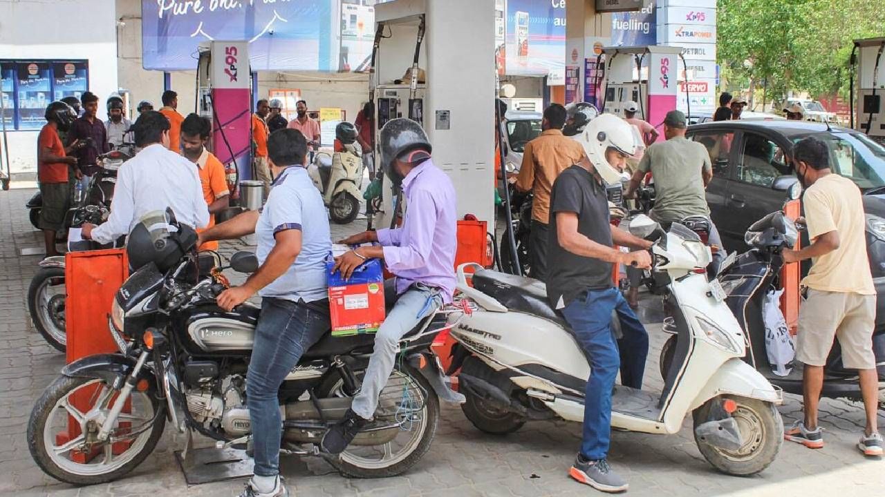 Petrol Diesel Rate Today : पेट्रोल-डिझेलचे भाव झाले अपडेट, जाणून घ्या काय आहे लेटेस्ट रेट्स