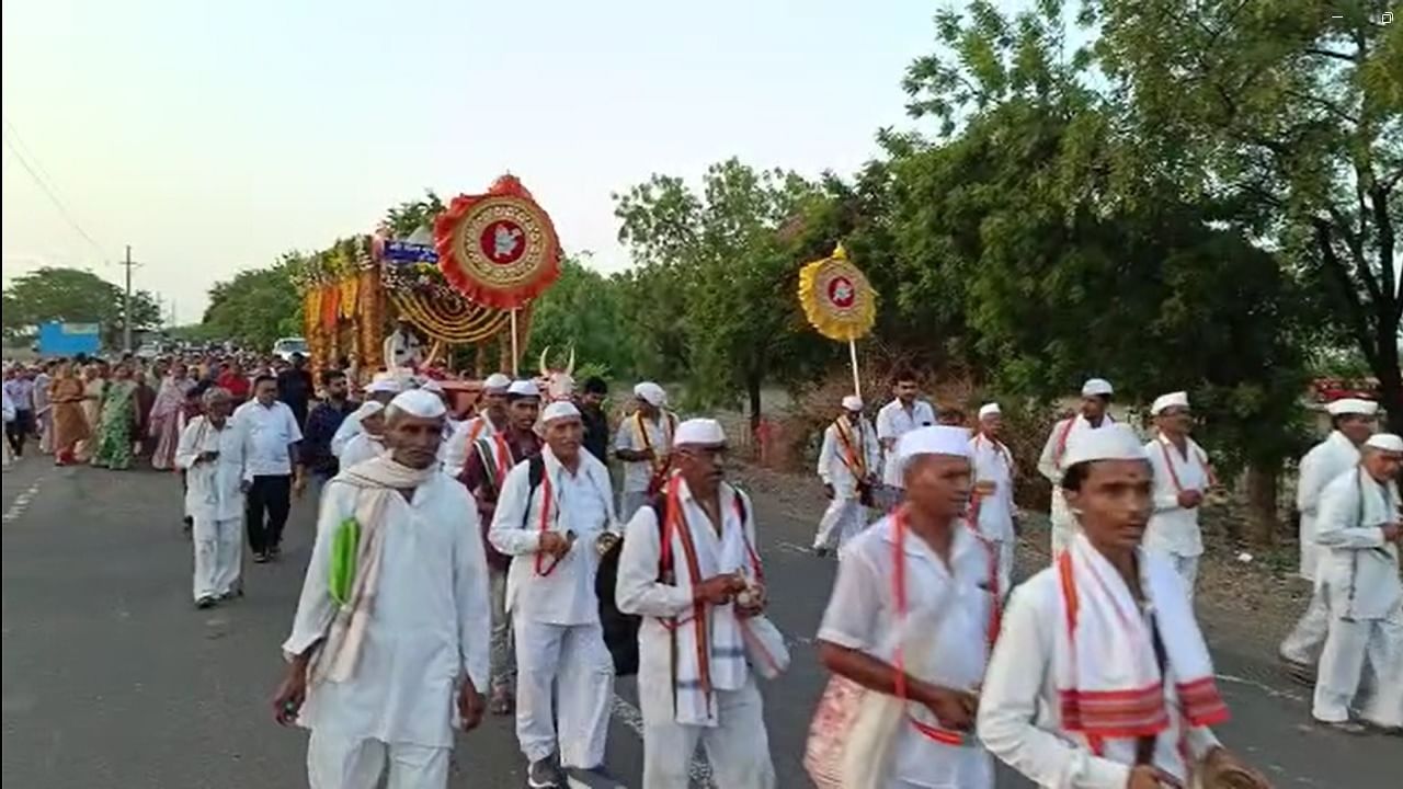 अवघ्या महाराष्ट्र्रात स्त्री संत म्हणून आदिशक्ती मुक्ताईंचा मान आहे. त्यामुळे आषाढी एकादशीनिमित्त विठूरायांच्या दर्शनासाठी राज्यभरातून येणार्या सात मानाच्या पालख्यांपैकी पहिला मान मुक्ताई पालखीला आहे.