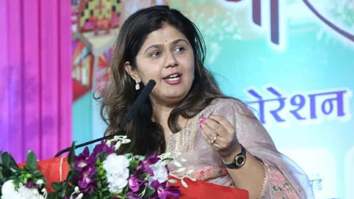 Maharashtra Politics : पंकजा मुंडे यांना मुख्यमंत्रीपदाची ऑफर? शिवसेना नेता म्हणाला... Maharashtra Politics : पंकजा मुंडे यांना मुख्यमंत्रीपदाची ऑफर? शिवसेना नेता म्हणाला...