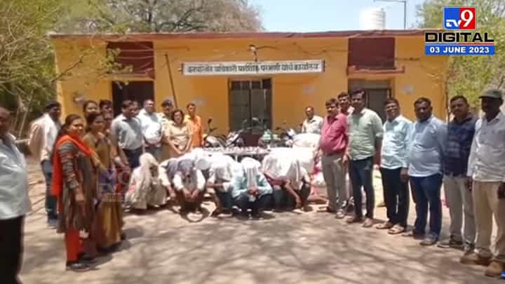 झुके गा नई साला!, पुष्पा गँगला पोलिसांनी बेड्या ठोकल्या; महाराष्ट्रातच झाली सगळ्यात मोठी कारवाई झुके गा नई साला!, पुष्पा गँगला पोलिसांनी बेड्या ठोकल्या; महाराष्ट्रातच झाली सगळ्यात मोठी कारवाई