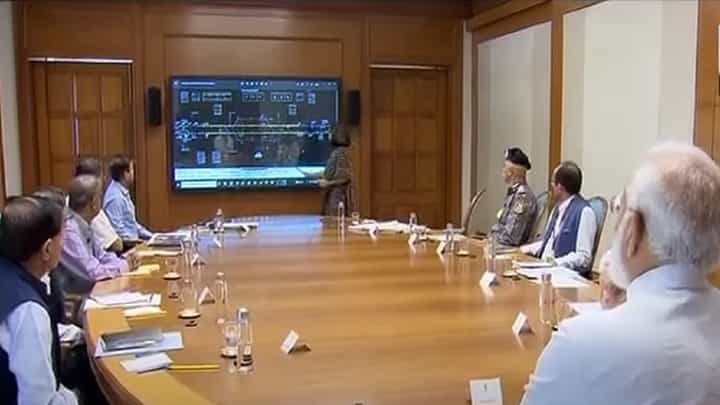 Odisha Train Accident : पंतप्रधान मोदी यांनी बोलवली तातडीने बैठक अन् घेतला रेल्वे दुर्घटनेचा आढावा Odisha Train Accident : पंतप्रधान मोदी यांनी बोलवली तातडीने बैठक अन् घेतला रेल्वे दुर्घटनेचा आढावा