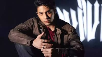 Stardom | शाहरुख खान याच्या लेकाच्या वेब सीरिजमध्ये फक्त रणवीर कपूरच नाही तर बाॅलिवूडचा हा अभिनेता करणार धमाका, आर्यन याच्या...