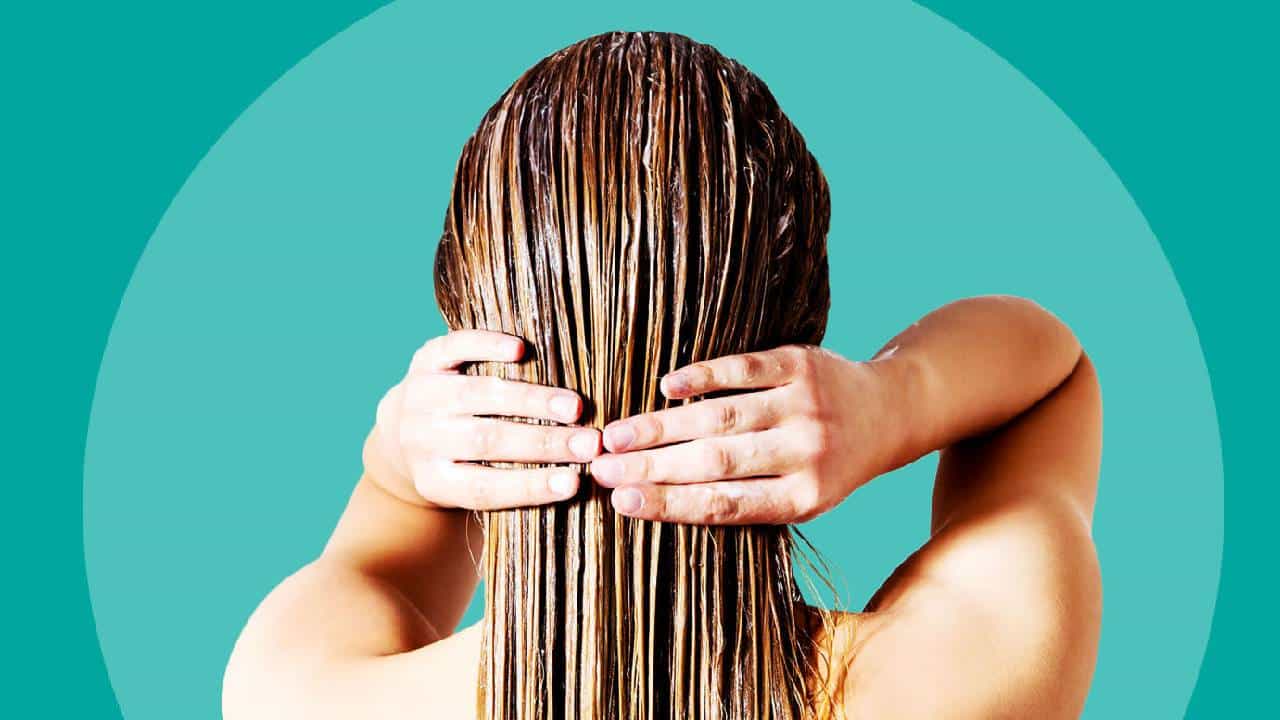 केस गळतीमुळे त्रस्त? केसांना लावा हा हेअर मास्क, दूर होईल समस्या