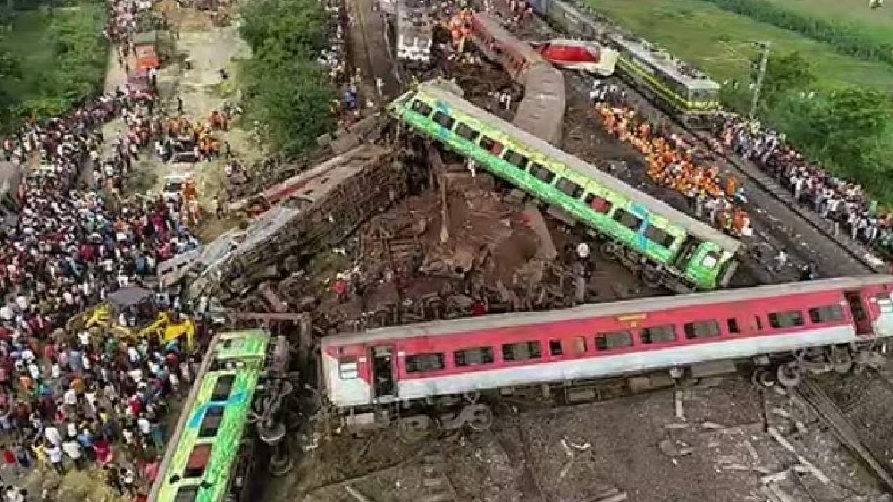 Coromandel Express accident : बालासोरमध्ये एकापाठोपाठ एक अपघाताला बळी पडल्या तीन रेल्वे, टळू शकत होता अपघात?
