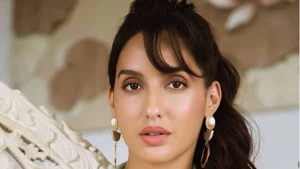 नोरा फतेही हिच्या डान्सचे अनेकजण दिवाने आहेत. नोरा फतेही ही नेहमीच चर्चेत असते. सुकेश चंद्रशेखर प्रकरणात नोरा फतेही हिचे नाव आल्याने तिच्या चाहत्यांना मोठा धक्का बसला होता.