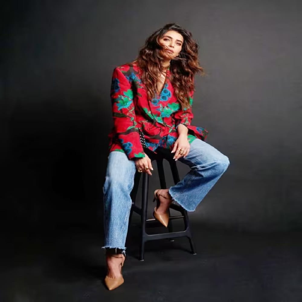 करिश्मा तन्ना हिने मालिकांशिवाय अनेक सिनेमांमध्ये काम केलं आहे. पण मोठ्या पडद्यावर अभिनेत्री लोकप्रियता मिळू शकली नाही. पण सोशल मीडियावर अभिनेत्री कायम चर्चेत असते.