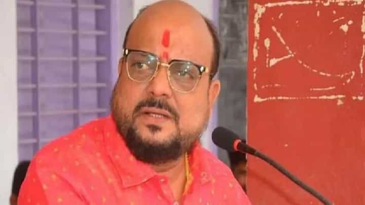 VIDEO | गुलाबराव पाटील यांची डरकाळी; का म्हणाले? 'मी स्वस्थ बसणार नाही', कोणाला इशारा? VIDEO | गुलाबराव पाटील यांची डरकाळी; का म्हणाले? 'मी स्वस्थ बसणार नाही', कोणाला इशारा?