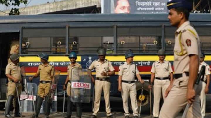 नांदेड हादरलं! लग्नाच्या वरातीत नाचणं जीवावर बेतलं, दोन गटात हाणामारी, दगड फेक आणि एकाचा मृत्यू नांदेड हादरलं! लग्नाच्या वरातीत नाचणं जीवावर बेतलं, दोन गटात हाणामारी, दगड फेक आणि एकाचा मृत्यू
