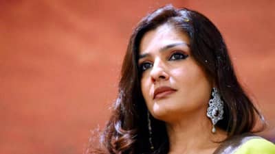 Raveena Tandon | अनेक वर्षांनंतर रवीनाचा खासगी व्हिडीओ समोर; चाहते म्हणाले, अशी असते...