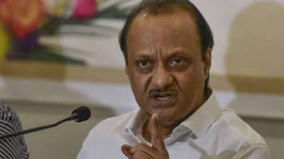 ...तर कानाखाली आवाज काढेन, अजित पवार कार्यकर्त्यांवर प्रचंड संतापले