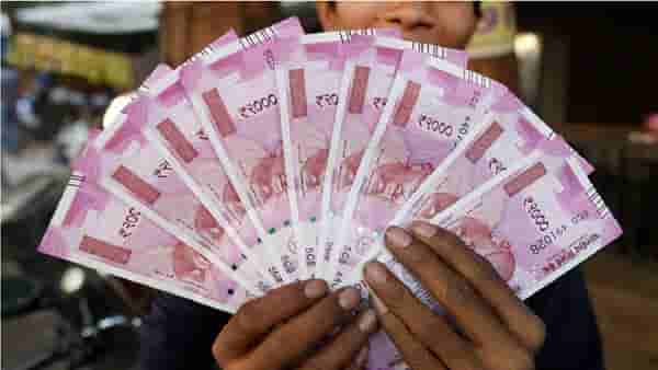 ते 12 हजार कुणाचे? दोन गावांमध्ये राडा, एकमेकांशी भिडाभिडी, अखेर...
