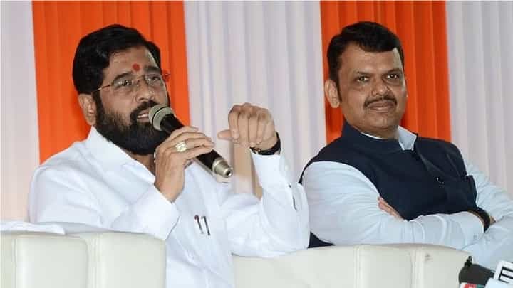 हेलिकॉप्टरमधून उतरताच वेगवेगळ्या कारने कार्यक्रमाला रवाना, देवेंद्र फडणवीस, एकनाथ शिंदेंवर नाराज? हेलिकॉप्टरमधून उतरताच वेगवेगळ्या कारने कार्यक्रमाला रवाना, देवेंद्र फडणवीस, एकनाथ शिंदेंवर नाराज?