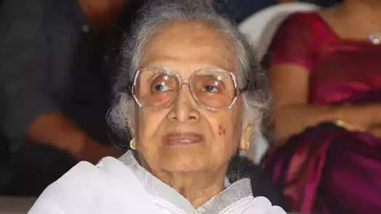 Sulochana Latkar Passes Away : चित्रपटसृष्टीची आई गेली! ज्येष्ठ अभिनेत्री सुलोचना दीदी यांचे निधन; पंतप्रधान मोदी यांनी वाहिली श्रद्धांजली Sulochana Latkar Passes Away : चित्रपटसृष्टीची आई गेली! ज्येष्ठ अभिनेत्री सुलोचना दीदी यांचे निधन; पंतप्रधान मोदी यांनी वाहिली श्रद्धांजली