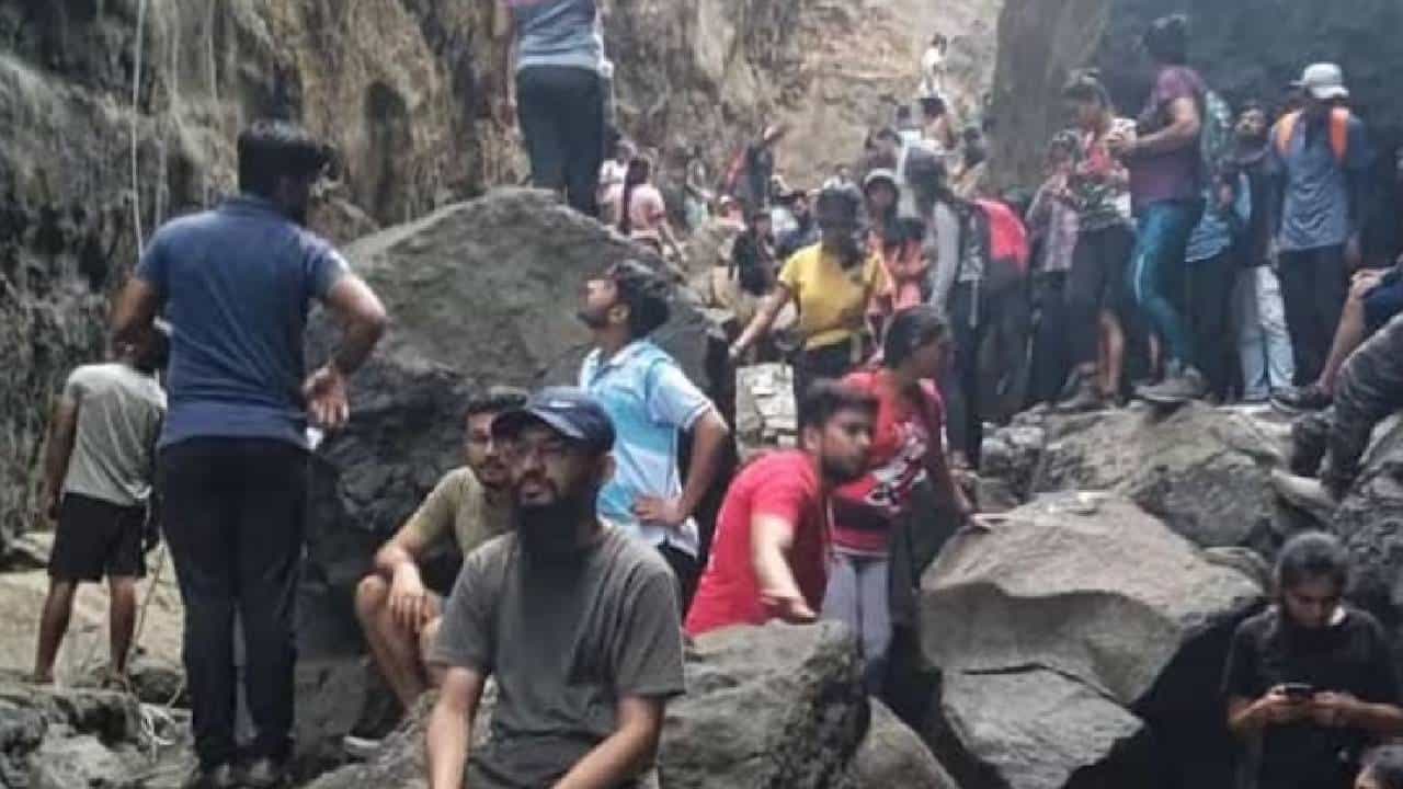 महाराष्ट्रात मोठी दुर्घटना टळली! 500 पर्यटकांचा जीव का आला मुठीत? कुठं घडली घटना?