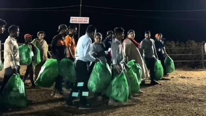 शिवरायांचा 6 जूनला शिवराज्याभिषेक सोहळा, रायगडावर स्वच्छता मोहीमेला सुरुवात शिवरायांचा 6 जूनला शिवराज्याभिषेक सोहळा, रायगडावर स्वच्छता मोहीमेला सुरुवात