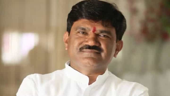 'खासदार हेमंत गोडसे गद्दार', भाजप नेत्याची जिव्हारी लागणारी 'ती' पोस्ट व्हायरल 'खासदार हेमंत गोडसे गद्दार', भाजप नेत्याची जिव्हारी लागणारी 'ती' पोस्ट व्हायरल
