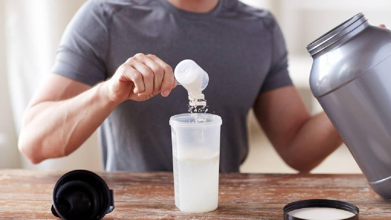 Whey Protein म्हणजे काय? किती प्रमाणात त्याचं सेवन करावं? वाचा फायदे तोटे