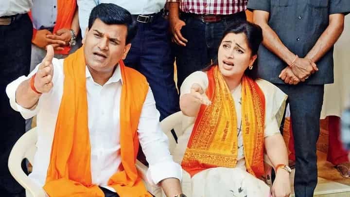 ‘गर्दीच्या ठिकाणी ये, कधी ठार मारेण कळणार ही नाही’; खासदार नवनीत राणा यांना जीवे मारण्याची धमकी ‘गर्दीच्या ठिकाणी ये, कधी ठार मारेण कळणार ही नाही’; खासदार नवनीत राणा यांना जीवे मारण्याची धमकी