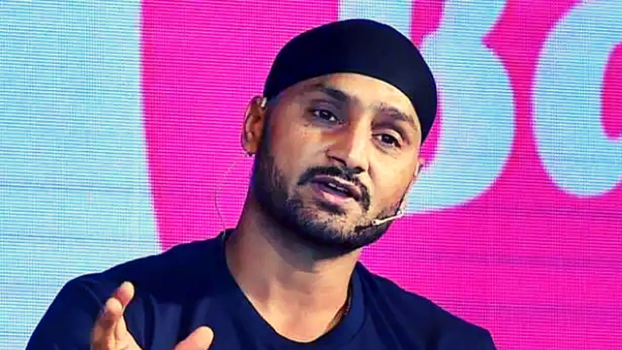 WI vs IND : वेस्ट इंडिजविरूद्धच्या सामन्यासाठी हरभजन सिंहकडून प्लेइंग 11 जाहीर, कॅप्टन कोण?