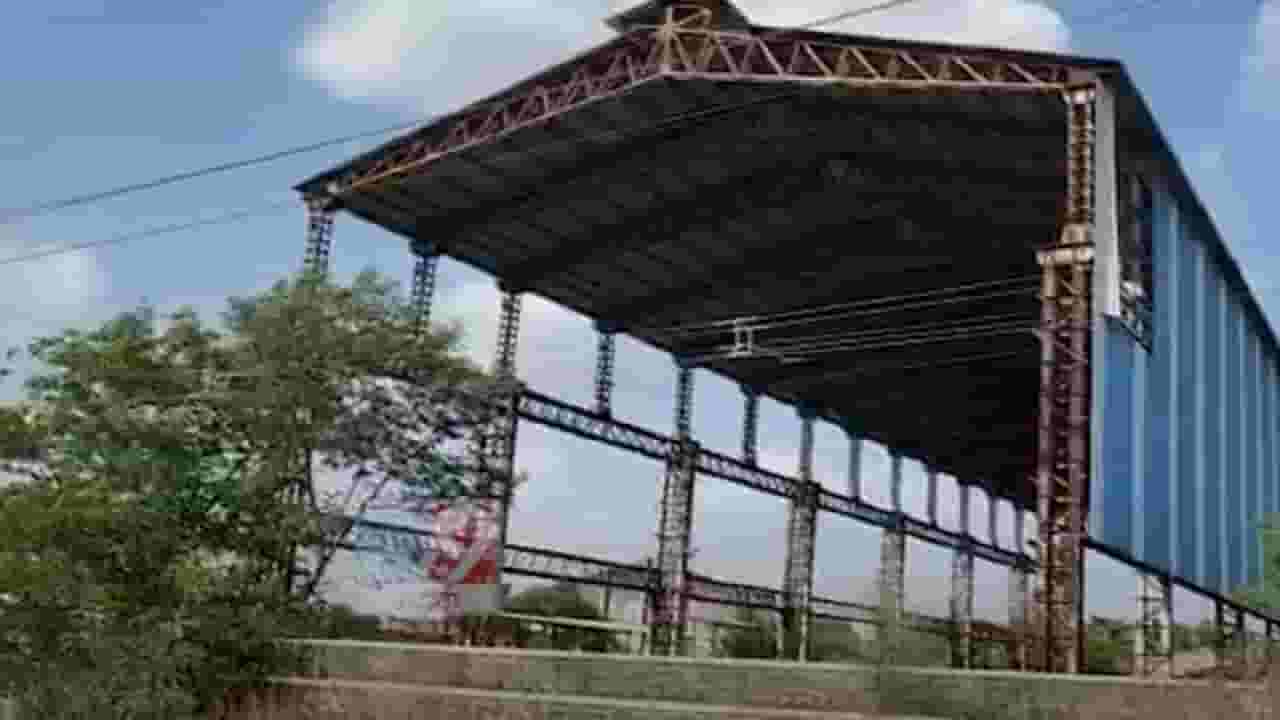 Satara MIDC : ...अन्यथा भूखंड काढून घेण्याचा MIDC चा २०० हून अधिक उद्योजकांना इशारा Satara MIDC : ...अन्यथा भूखंड काढून घेण्याचा MIDC चा २०० हून अधिक उद्योजकांना इशारा