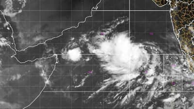 Cyclone and Monsoon : मुंबई, कोकण किनारपट्टीला अलर्ट, चक्रीवादळ ठरवणार मान्सूनची प्रगती