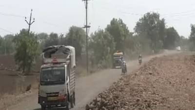 पावसाळ्यापूर्वीच वाशिम जिल्ह्यात रस्त्यांची वाताहत, खड्डेमय रस्त्यांनी नागरिक त्रस्त