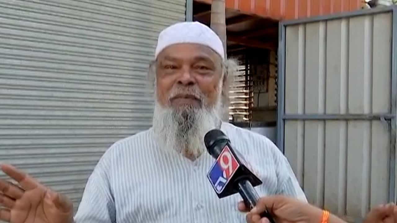 मायबाप शांतता राखा, प्रचंड वेगाने प्रेम करा, संगमनेरच्या दगडफेकीनंतर अन्सार चाचांचं आवाहन मायबाप शांतता राखा, प्रचंड वेगाने प्रेम करा, संगमनेरच्या दगडफेकीनंतर अन्सार चाचांचं आवाहन