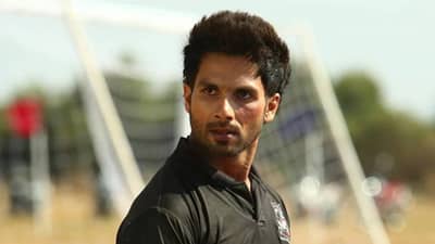 Shahid Kapoor | लग्नाबद्दल शाहिद कपूर नको ते बोलला; संतप्त नेटकरी म्हणाले याचसाठी मुली असतात का?