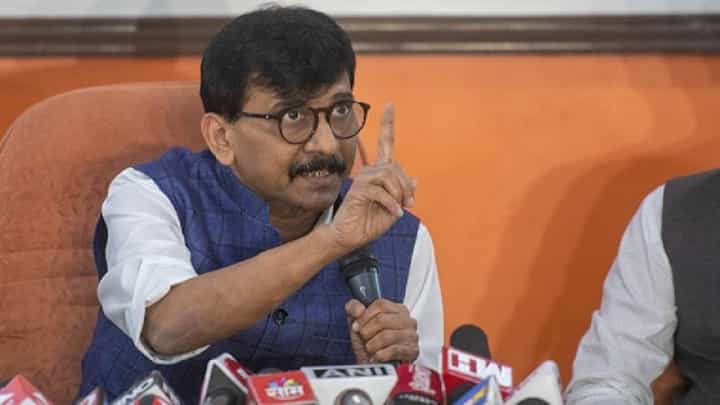 हिंम्मत असेल तर निवडणुका घेऊन दाखवा, संजय राऊत यांचा हल्लाबोल हिंम्मत असेल तर निवडणुका घेऊन दाखवा, संजय राऊत यांचा हल्लाबोल