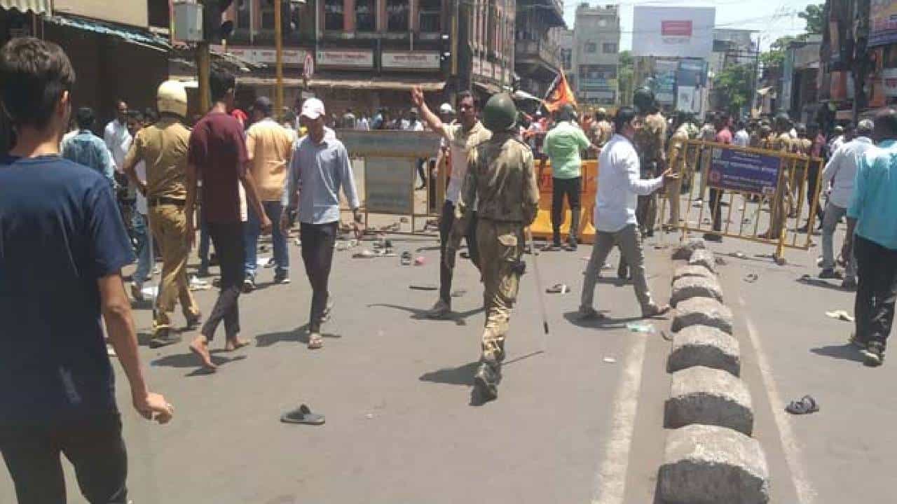 Kolhapur Lathicharge : कोल्हापूर शहरात तणाव, पोलीसांचा लाठीचार्ज; ठाकरे गटाचा सरकारवर हल्लाबोल