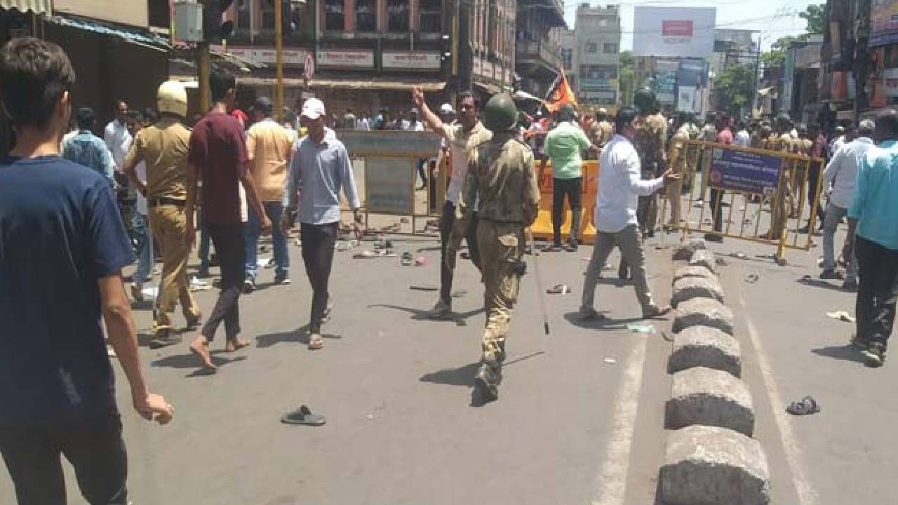 Kolhapur Lathicharge : कोल्हापूर शहरात तणाव, पोलीसांचा लाठीचार्ज; ठाकरे गटाचा सरकारवर हल्लाबोल