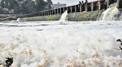 वारकऱ्यांचे आरोग्य धोक्यात, वारी चार दिवसांवर आली असताना इंद्रायणीत सोडले केमिकलचे पाणी