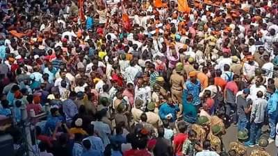 ठिय्या आंदोलनाला हिंसक वळण; पोलीसांच्या अडीच तास झुंजीला यश; अखेर परिस्थिती नियंत्रणात