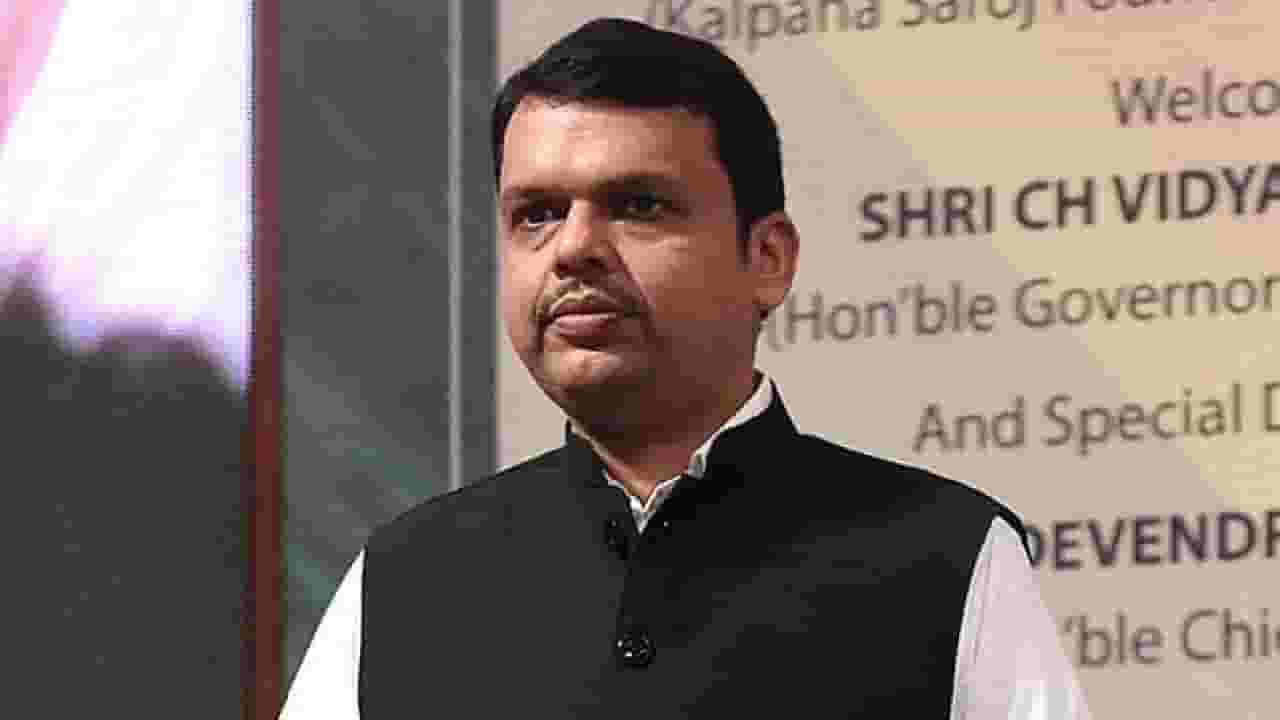 देवेंद्र फडणवीसांच्या तोंडावर कोर्टाचा निकाल दिसतो, कोणी केली टीका? देवेंद्र फडणवीसांच्या तोंडावर कोर्टाचा निकाल दिसतो, कोणी केली टीका?