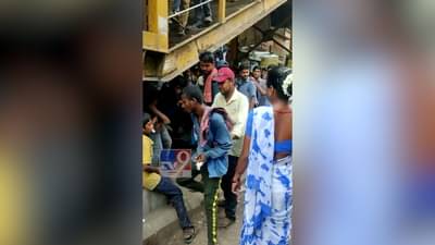 कल्याण रेल्वे स्थानकाबाहेर खुलेआमपणे लूटमार, व्हिडिओ सोशल मीडियावर व्हायरल