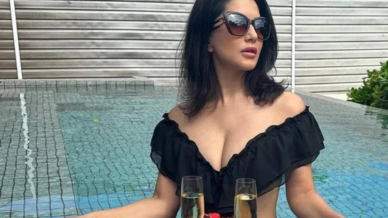 Sunny Leone | पूलमध्ये शाही नाश्ता करताना दिसली सनी लियोनी, वाईन आणि बरीच काही