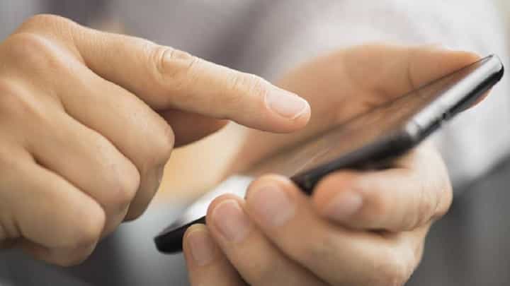 कोल्हापूरनंतर औरंगजेब स्टेटसवरून 'हे' शहरही तापलं; एकावर गुन्हा दाखल कोल्हापूरनंतर औरंगजेब स्टेटसवरून 'हे' शहरही तापलं; एकावर गुन्हा दाखल