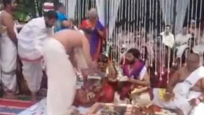 Nirmala Sitharaman | गुजरातमधील या कामामुळे पंतप्रधान मोदी अर्थमंत्र्यांच्या जावयावर डोळे झाकून ठेवतात विश्वास