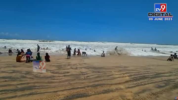 Cyclone Biparjoy : राज्यातल्या किनारपट्टींना अलर्ट! रत्नागिरी-गणपतीत समुद्राचे पाणी थेट दुकानांत? कशाचा परिणाम? Cyclone Biparjoy : राज्यातल्या किनारपट्टींना अलर्ट! रत्नागिरी-गणपतीत समुद्राचे पाणी थेट दुकानांत? कशाचा परिणाम?
